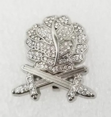 Orden - Eichenlaub mit Schwertern und Diamanten - Silber (Repro) Orden - Eichenlaub mit Schwertern und Diamanten - Silber (Repro)