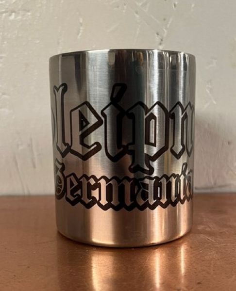Edelstahltasse mit Karabinerhakengriff - Sleipnir - Germania Edelstahltasse mit Karabinerhakengriff - Sleipnir - Germania