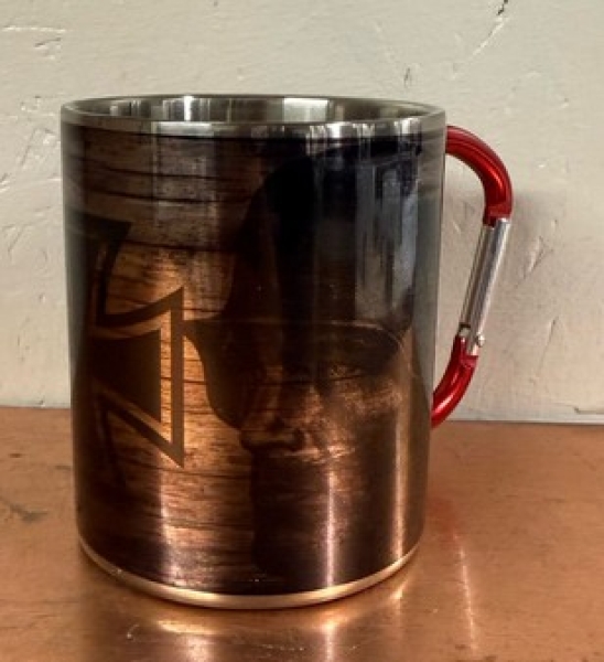 Edelstahltasse mit Karabinerhakengriff - Soldaten der Wehrmacht